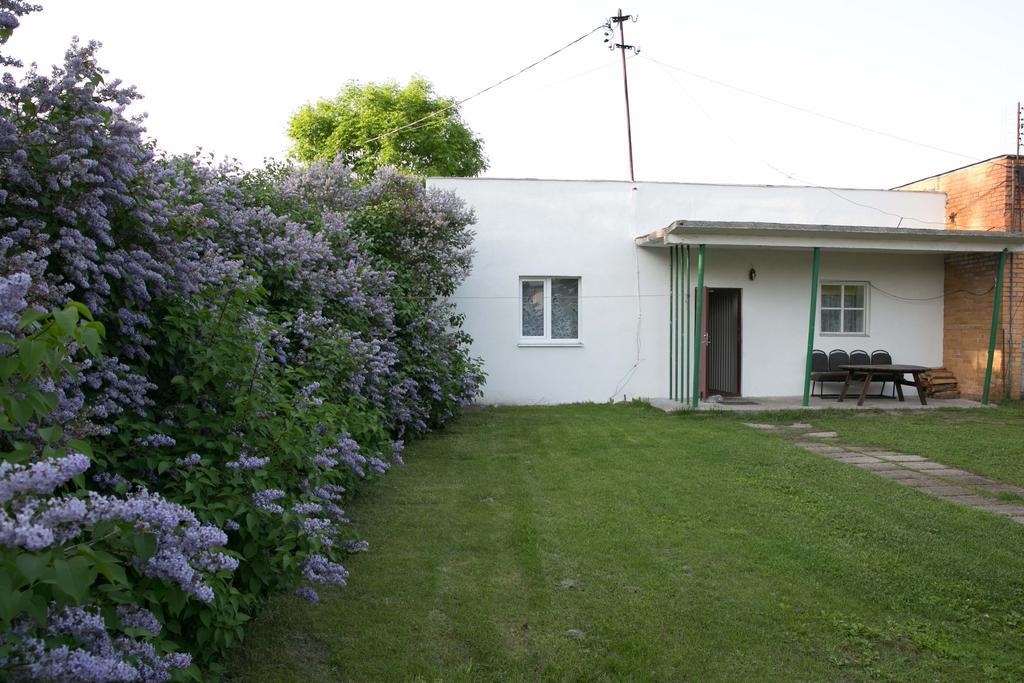 Kihnu Sadama Oomaja Hotel Lemsi Exterior photo